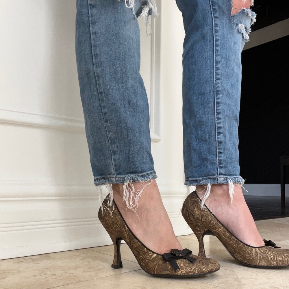 Linea Paolo Tierra Old Gold Totem Fabric Closed Toed High Heel in Size 8.5